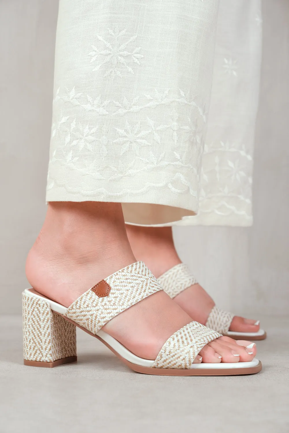 SLAYED STATEMENT PLATFORM STRAPPY BLOCK HIGH HEELS IN WHITE RAFFIA